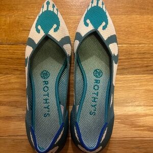 Rothy’s the point in Moroccan green - size 7. Great condition.